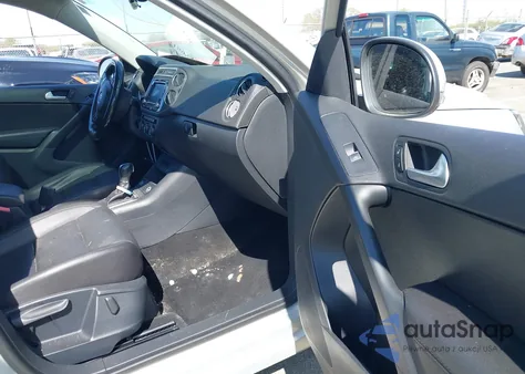 2015 Volkswagen Tiguan S z USA, uszkodzony, nr VIN WVGAV7AX0FW544218